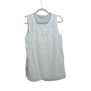 Women’s white Foxcroft sleeveless tunic. Size medium.